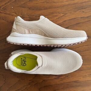 NEW Ryka Women’s Slip On Jumpstart Shoes Size 10W Taupe